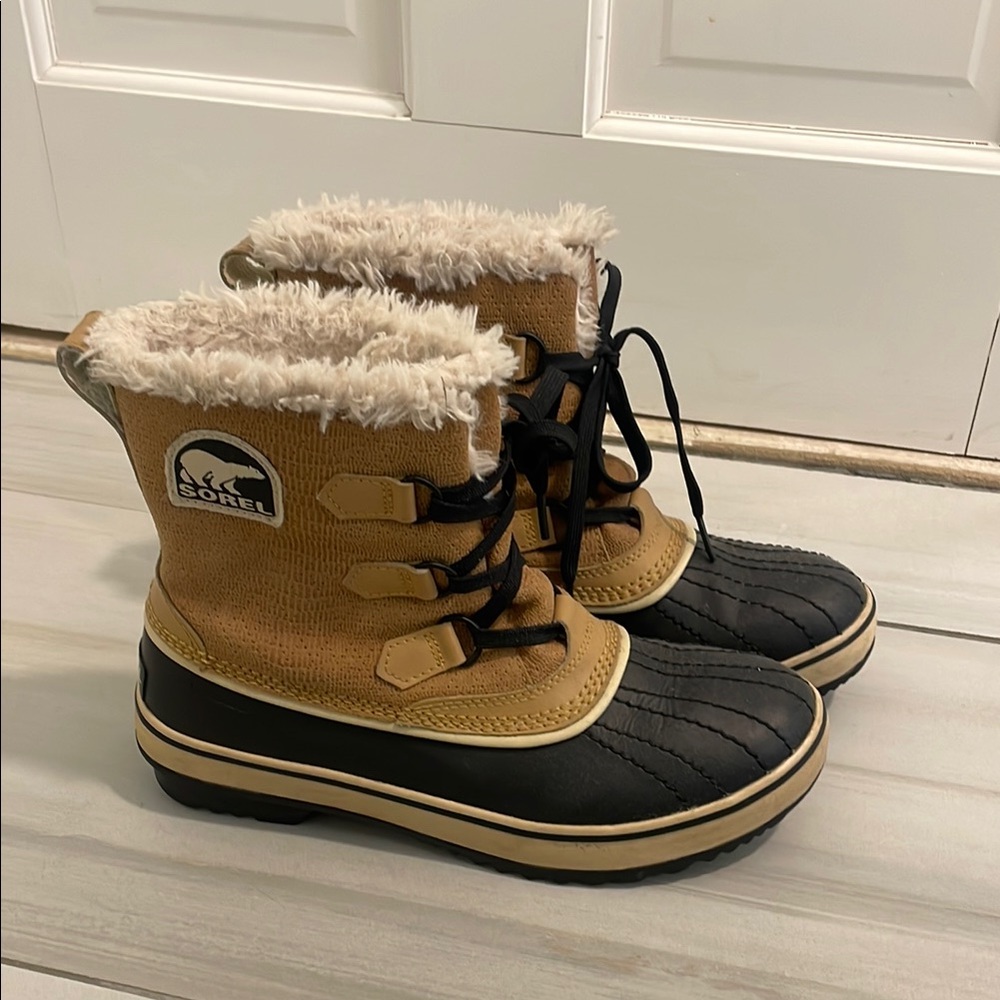 Sorel Womens size 8.5 Tan and Black Winter Boots